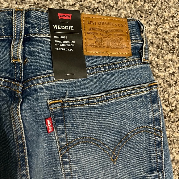 Levi’s Wedgie High Rise Jeans - Picture 5 of 6